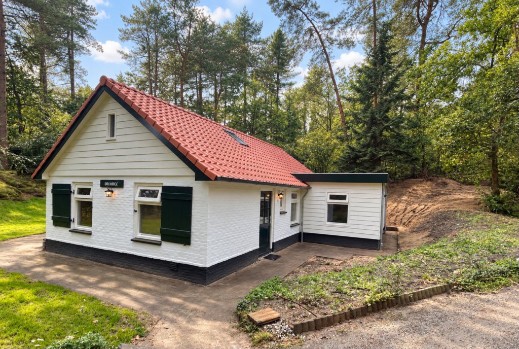 Vakantiehuis De Orchidee op Bungalowpark Hoogwolde in Nunspeet, met een eigen tuin tussen de bomen